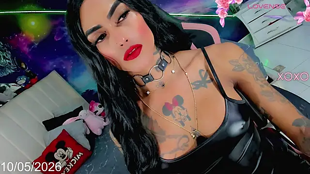 Pokazy przed kamerką – Nella_Dolls
