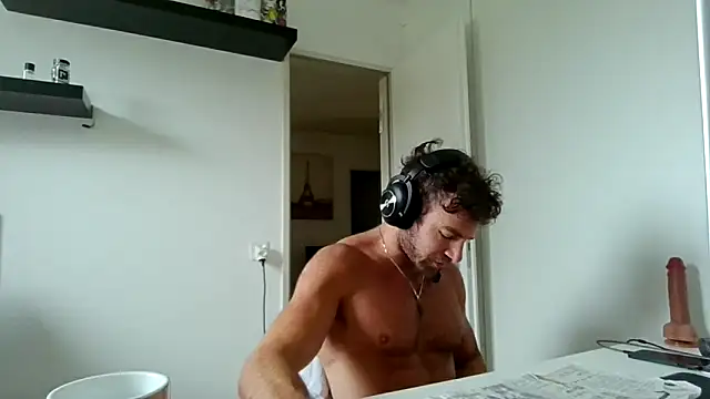 alpha-hunk 网络视讯表演