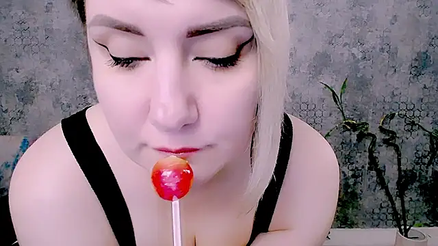 XXX chat uživo modela Djullia