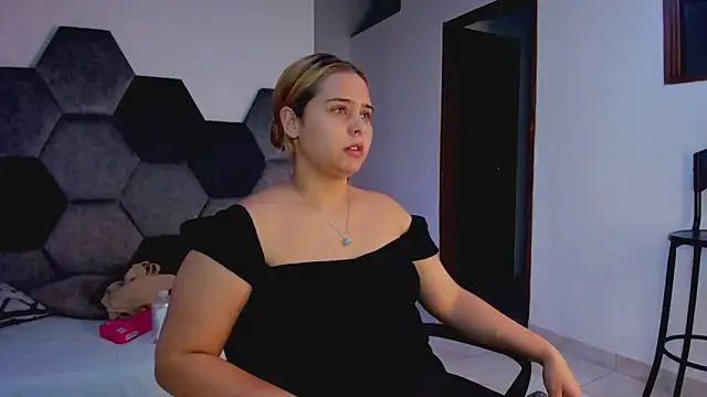 MikaelaStone's Live XXX Chat