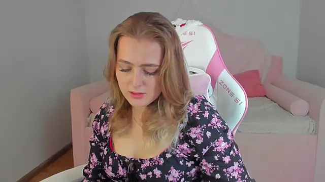 EllaBells' Live XXX Chat