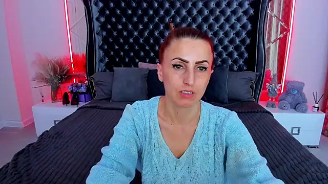 Rebecca_Diamond Chat XXX in diretta