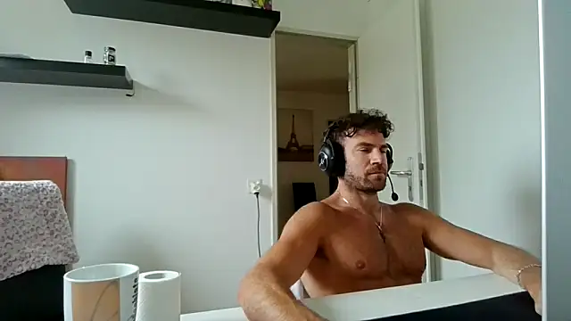 alpha-hunk live XXX chat