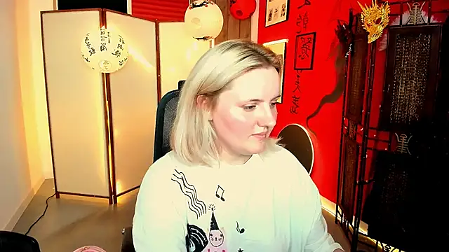 KathyBriggs 即時 XXX 聊天