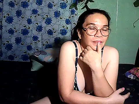 Adeline05's Webcam Show