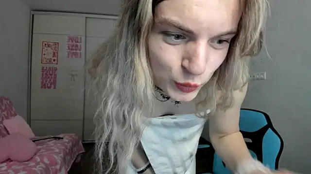 Show modela milliKira006 na web-kameri
