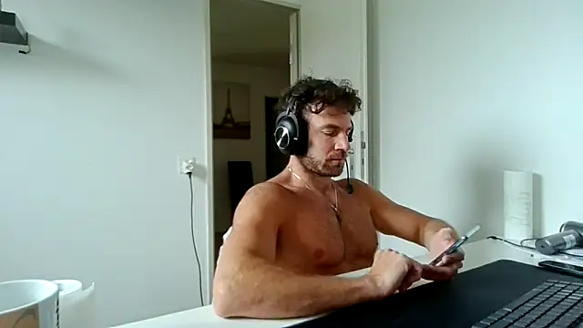 alpha-hunk webcam show