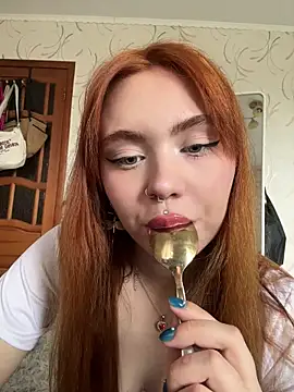 LunaMillie's Live XXX Chat
