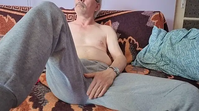 Show modela cumloverboyxx69 na web-kameri