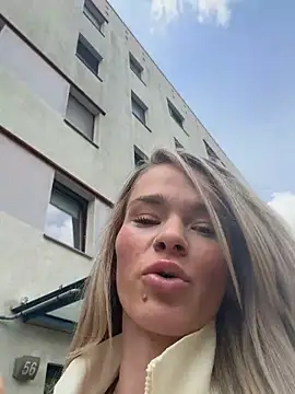 vinique99 Adlı Modelin Canlı XXX Sohbeti
