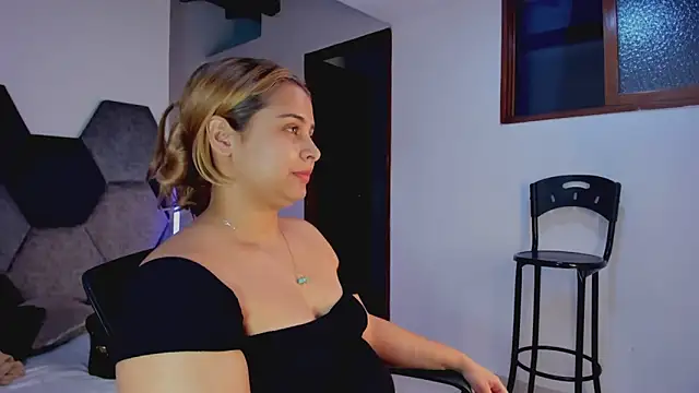 MikaelaStone 라이브 XXX 채팅