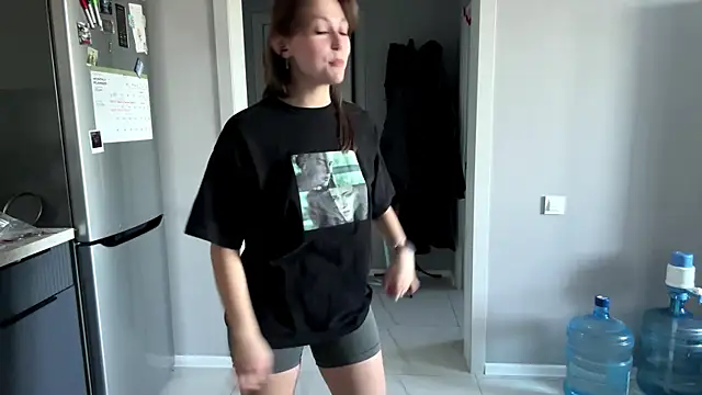 Thyeiysyla Adlı Modelin Canlı XXX Sohbeti