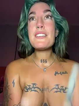 Pokazy przed kamerką – savana_xo
