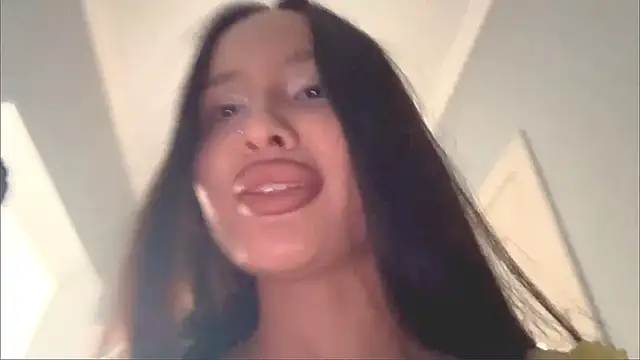 Show modela SnowyYpres na web-kameri