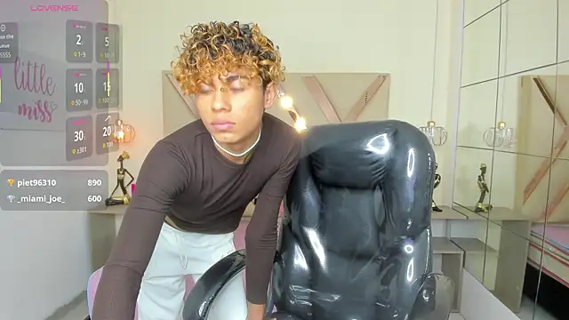 Anyelo_Twink live XXX chat
