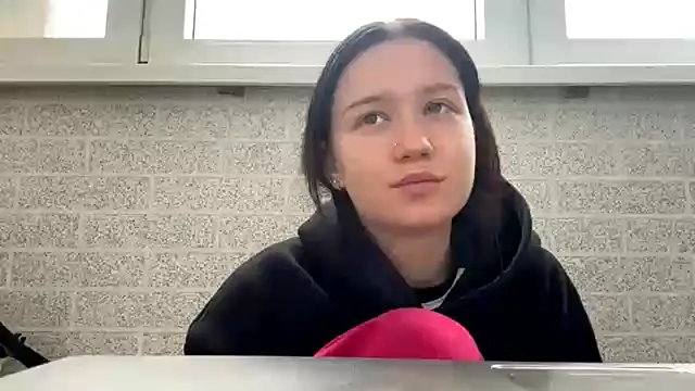 ReneeBossi: онлайн-секс-чат