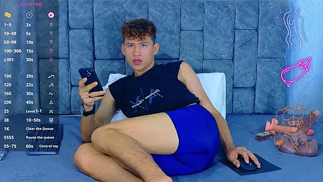 Онлайн чат XXX NicolasTorrez