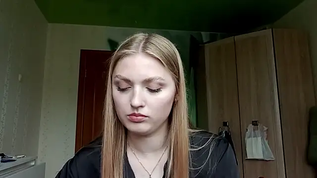 FloridaHollin Adlı Modelin Canlı XXX Sohbeti
