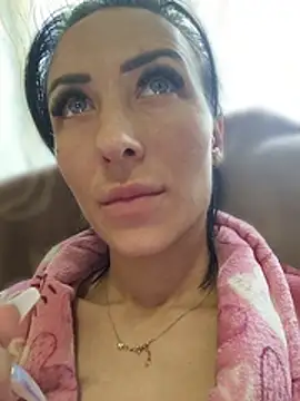 BURNING-BRUNETKA Show Webcam