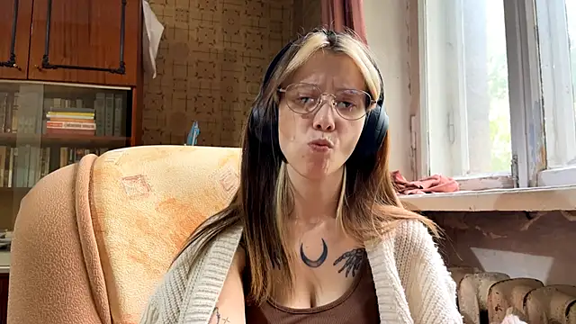 AliceGates – Naživo XXX chat