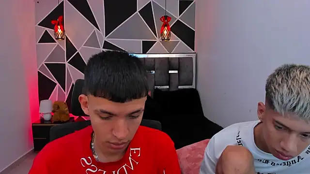 Juan_Nd_Steven's Live XXX Chat