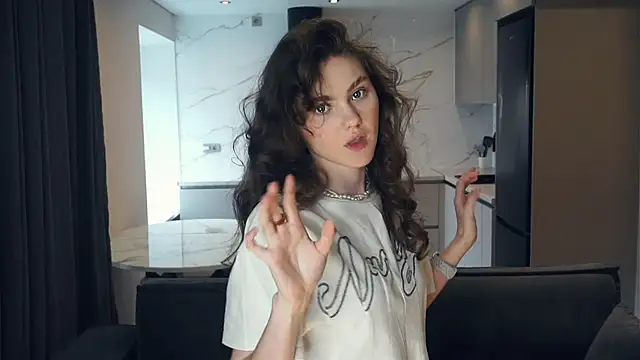 VickiPraml Adlı Modelin Canlı XXX Sohbeti