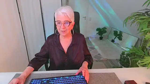 LovelyHelena – Naživo XXX chat