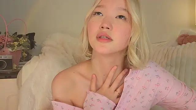 milli_sun_ Show in webcam