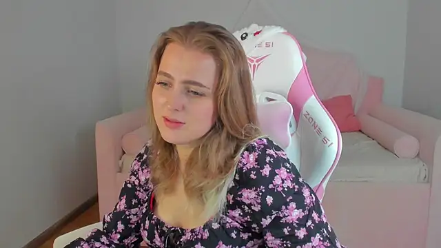 EllaBells' Live XXX Chat