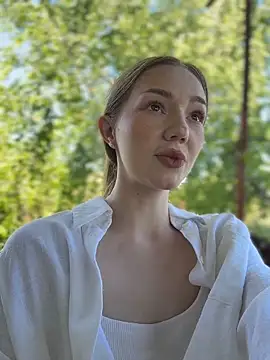 MilaMoone élő XXX-chatje