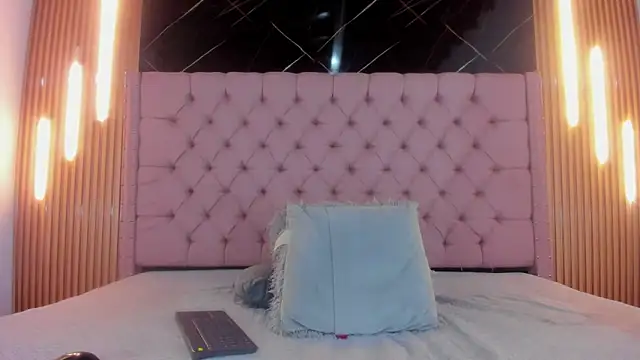 Chat +18 de AinaPink ao vivo