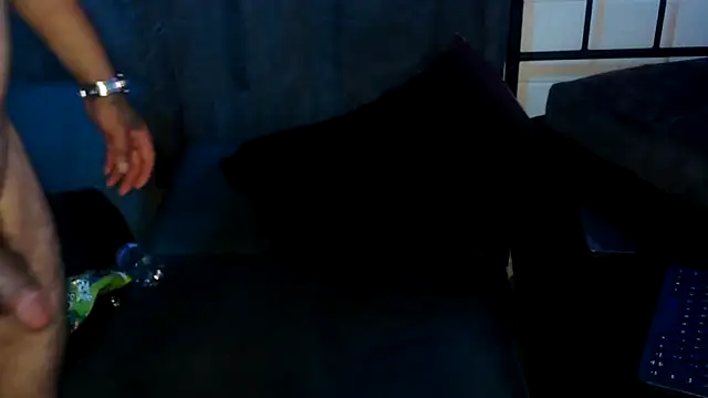 k1oudE's Live XXX Chat