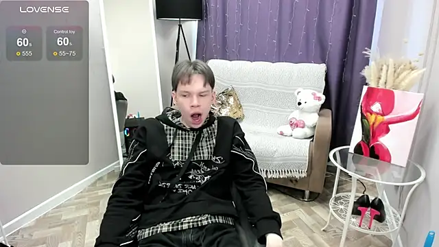 Show modela EliotMars na web-kameri