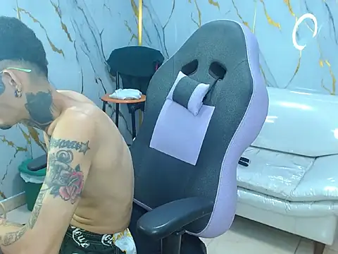 Boy_tatto77's Live XXX Chat