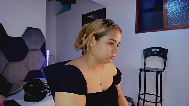 MikaelaStone's Live XXX Chat