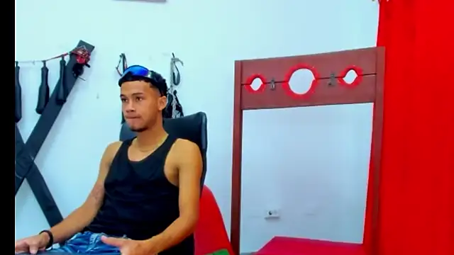 friends_lust_latin Show Webcam