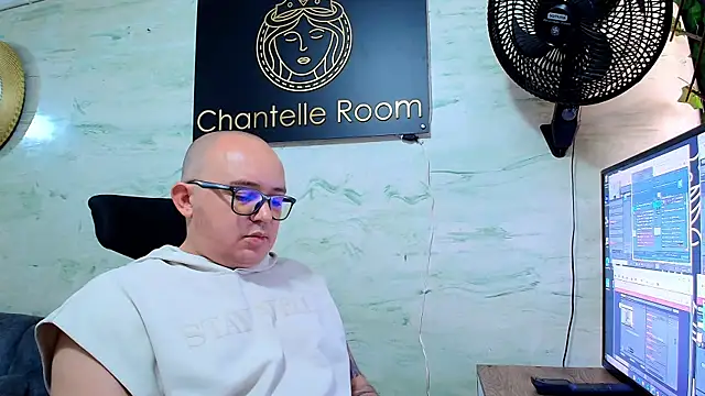 XXX chat uživo modela maximo_daddy