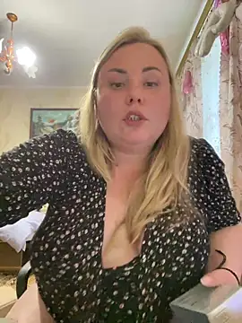 Mommy-girl-Lola élő XXX-chatje