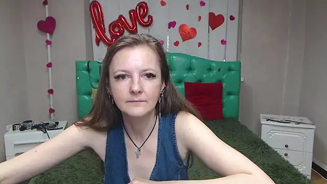 Chat +18 de MeganPirs ao vivo