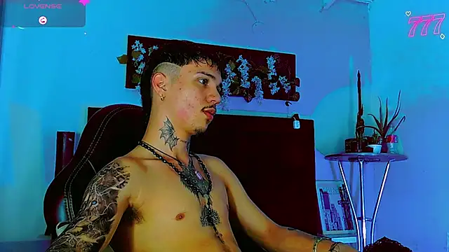 HannibalLester live XXX chat