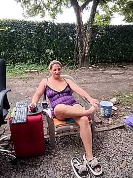 hotandfierylatinos2023 élő XXX-chatje