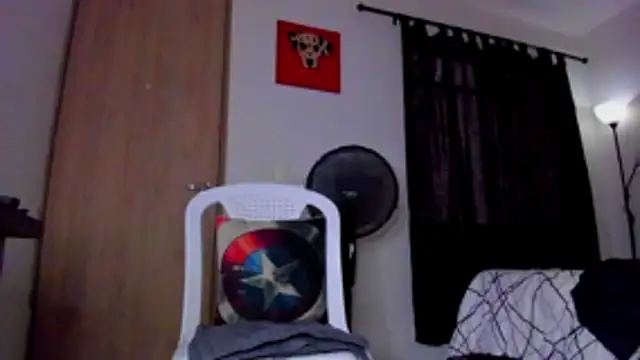 XXX chat uživo modela Cloudy_pigDude