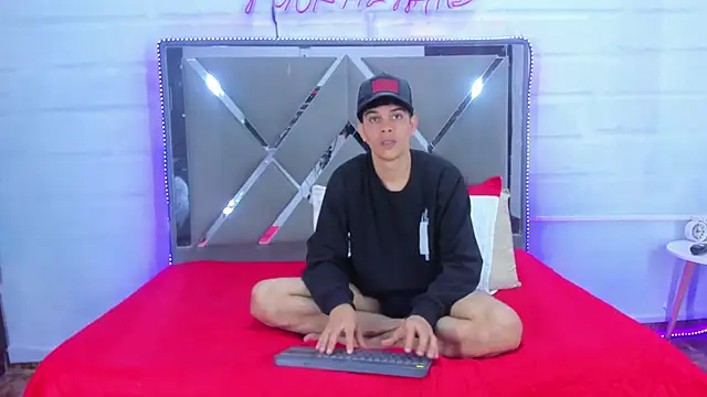 Ricardobbc19cm webcam show