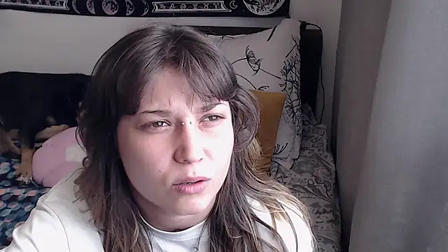 AlienforTwenty élő XXX-chatje