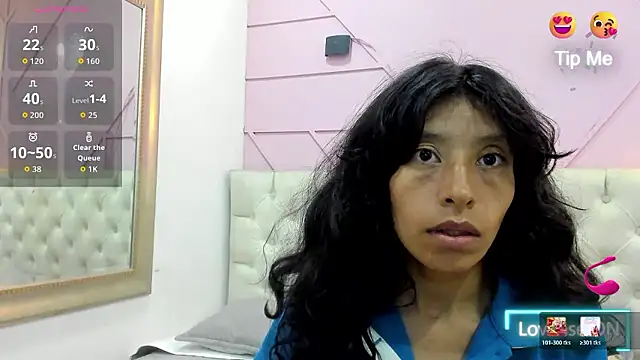 XXX chat uživo modela karolinee_66_