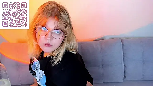 luna_c0ra's Live XXX Chat