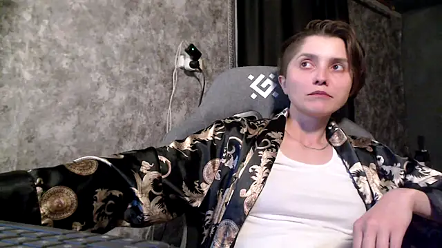Chat +18 de _lola1224_ ao vivo