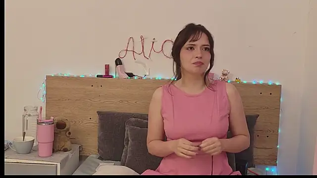 Chat XXX en directo de Sweet_Alice_S