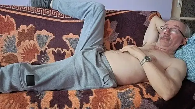 Chat +18 de cumloverboyxx69 ao vivo