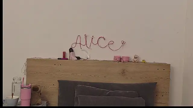 Sweet_Alice_S Adlı Modelin Canlı XXX Sohbeti
